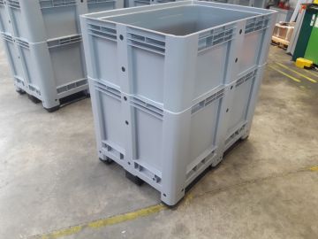 Caja-palet 765L 200x800x780 mm con 3 patines gris