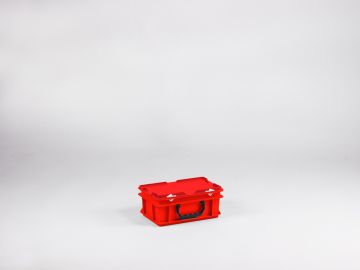 Maleta apilable 5L 300x200x135 mm, tapa bisagras cierres con 1 asa rojo