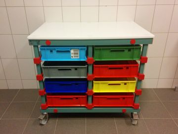 Mesa de preparación móvil con 8 bandejas, 1000x660x920 mm