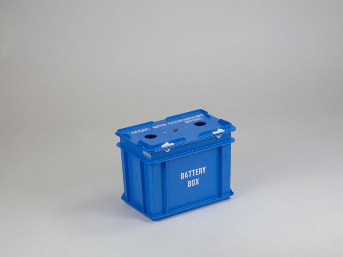 Caja para pilas 9 litros, tres agujeros, versión en inglés