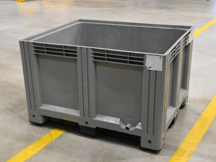 Caja-palet 610 L, 1200x1000x760 mm, cerrada, 3 patines, gris, USADO